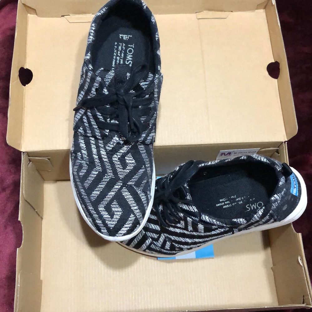 Toms shoes
